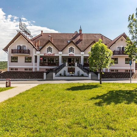 M1 Szeker Csarda Hotel Es Etterem Obarok Dış mekan fotoğraf