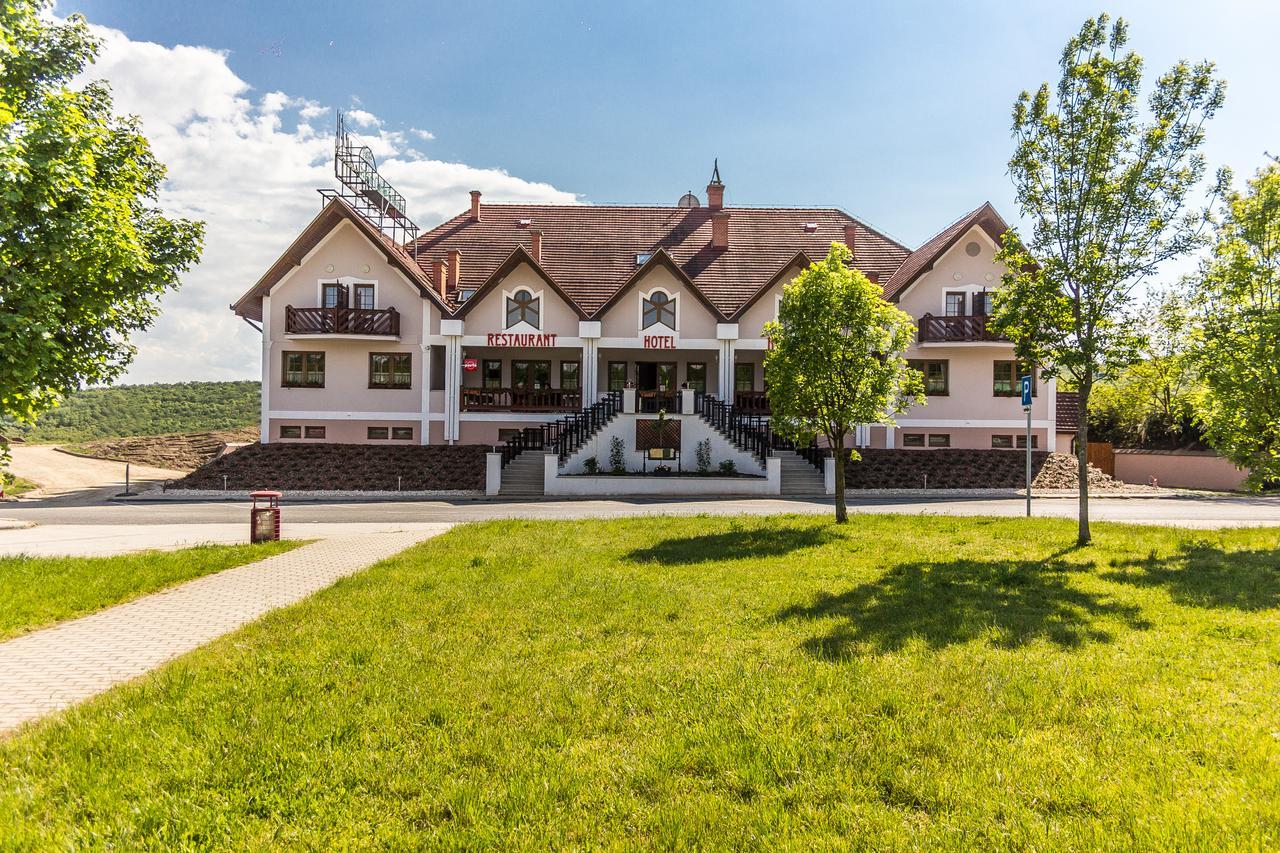 M1 Szeker Csarda Hotel Es Etterem Obarok Dış mekan fotoğraf